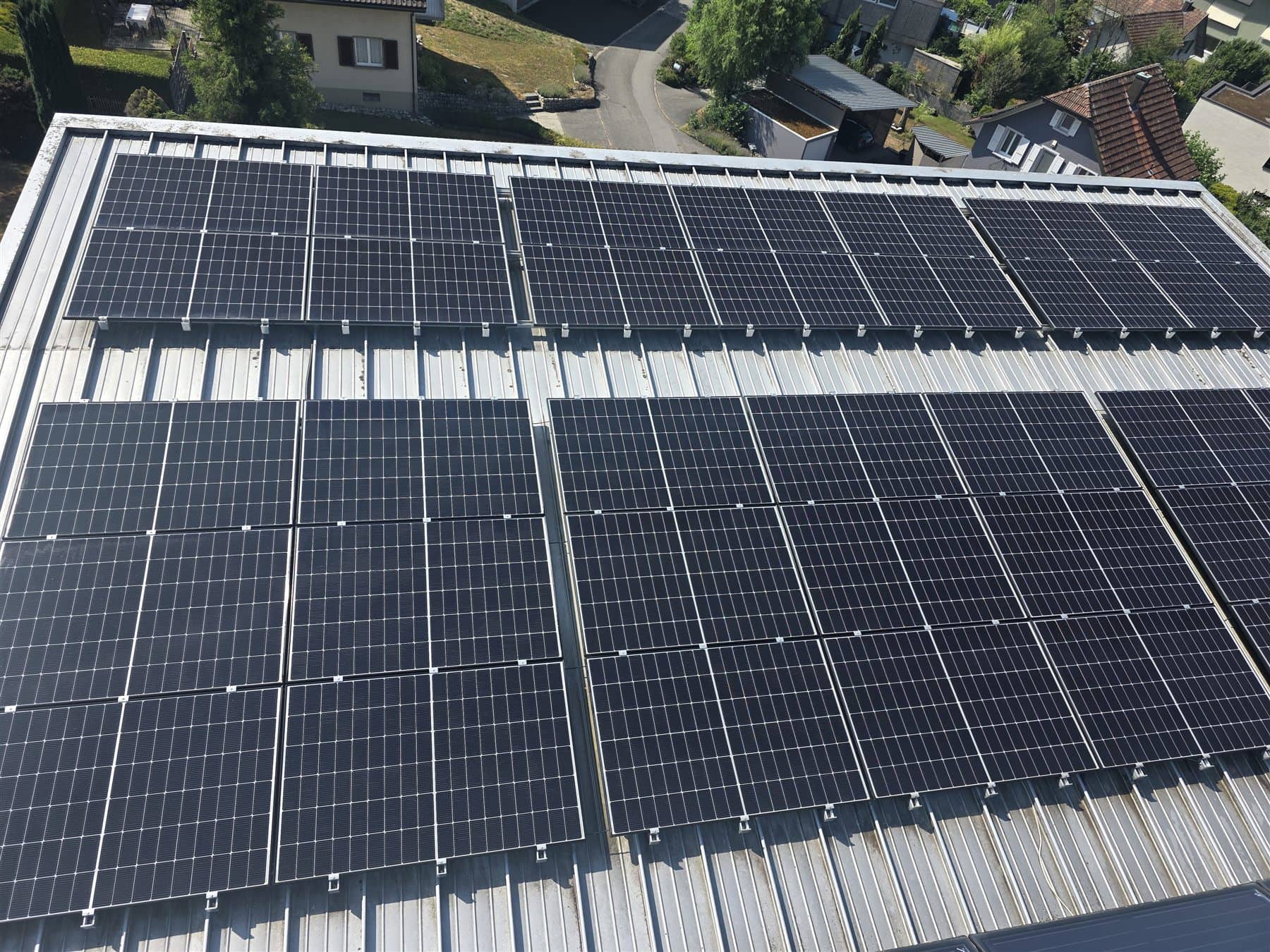 CleanUP Saladin bei der Reinigung einer grossen Photovoltaikanlage